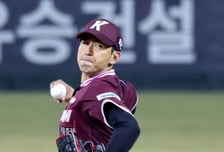 "선발로 본 적 없는데..." 안우진 없는 키움 딜레마, 153㎞ 日 아쿼 최적의 자리는 어디인가