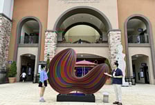 지붕 없는 갤러리로 변신…신세계사이먼, '야외 조각 전시 페스타'