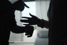 "세입자가 전과 22범" 월세 16개월 밀려 독촉했더니...흉기로 휙휙