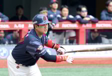 [포토]'4회초 안타출루' 유강남