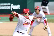 [포토]'8회초 이로운에 이어 등판한' 박시후