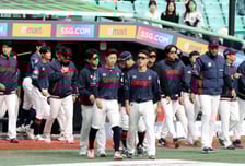 [포토]'마지막 경기는 아쉽구나' 롯데 선수들