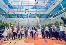 소아암 '완치 메달' 건 8살 소녀…시몬스의 따뜻한 동행