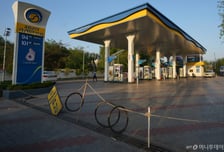 "역사상 가장 심각" 유가 급등에 재택근무·휴교령...전세계가 '비상'