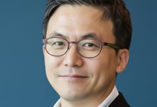 칼 빼든 신동빈 롯데 회장, 세븐일레븐 대표 전격 교체