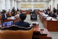 악성 민원 반복은 교권침해…교원지위법, 국회 상임위 통과