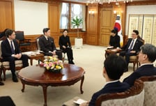 김민석 총리, 리플렉션 AI대표·정용진 회장 등 접견…"기술 협력 논의"