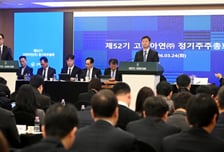 경영권 지킨 최윤범 회장 '불안한 승리'