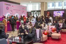 "닷새 동안 8000명 몰렸다"…불닭 맛보러 줄 선 외국인들