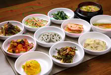 "무료 반찬, 한국의 정인데"…10명 중 4명 "리필값 받으면 거기 안 가"