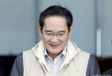 이재용 회장 제안에…삼성, 중동 직원들에 '500만원 선물'