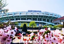 [오피셜] 'KBO 45년 역사상 최초' 봄이 왔다 '벌써 KBO 리그 인기 폭발!' → 시범경기 역대 최다 관중 '새 역사' 썼다