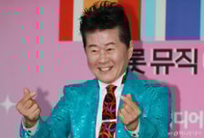 태진아, '옥경이' 히트에…"하루 행사 18개, 7남매 집·가게 마련"