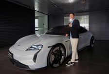 '우승 명장' LG 염경엽 감독, 포르쉐 순수 전기 스포츠카 타이칸 탄다 '아우토슈타트 앰배서더 선정'... "도전과 혁신 가치 공유하는 인물"