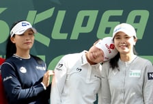 [포토]'난 언니가 너무 좋아' 유현조