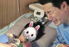 래퍼 산이, 아빠 됐다…아기 옆에서 '오열'