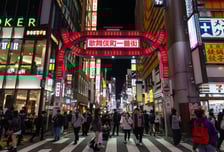 여고생도 길거리서 성매매 호객..."따라간 남성 처벌" 검토하는 일본