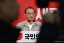 유승민에 러브콜?…이정현 "경기, 경제 설계해본 사람 결단 필요"