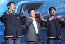 [포토] 전준우-전민재 '날아올라 거인'
