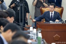 '5월1일 노동절 공휴일 지정' 행안위 통과…부산 특별법도 의결