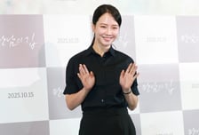 '런닝맨 분량 논란' 송지효, 유튜브 쉬어간다…"새로운 도전 준비 중"