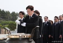 [속보]이재명 대통령 "서해 수호 영웅들에게 경의와 추모"