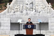 李 대통령, 전군지휘관회의 주재…"전작권 회복 조속히 추진"