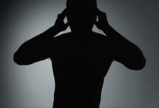 이웃 머리채 잡고 질질, 3주 의식불명...70대가 층간소음 착각해 폭행