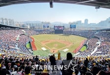 '표 구하기 전쟁이네' 드디어 전국 5개 구장서 KBO 개막전 팡파르! LG 문보경 KBO 최초 기록 쓸까