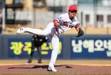 '이럴수가' KIA '이 투수' 개막 엔트리 탈락이라니→FA로 데려왔는데... 여기에 36세 베테랑 이름까지 사라졌다