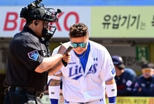 "눈물 날 것 같다"던 최형우, 무려 10년 만에 라팍 복귀 타석→헬멧 벗고 인사했지만 득점권 타석 아쉽게 범타라니