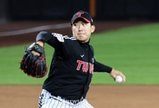 'LG 대형 악재' 4선발 손주영 한 달간 못 본다 "훈련 중 내복사근 미세손상... 4월 말 복귀" [잠실 현장]