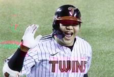 '구본혁 3루수-문보경 DH' 2연패 도전 LG 개막 라인업 공개... LAD 출신 강속구 우완 맞선다 [잠실 현장]