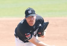 [포토] 사우어 '관록 피칭'