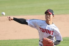 [포토] 우강훈 '절묘하게 찔러주리'