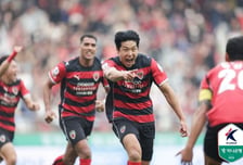 '이호재 한 방' 포항, 5경기만 시즌 첫 승전고 울렸다... 강원 1-0 제압 '7위 도약'
