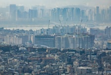 "우리집 좀 팔아줘요" 강남구 집주인들 울상...집값 2년 만에 꺾였다