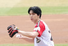 [포토] NCT 쟈니 '이래봬도 WBC 시구자'