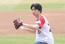 [포토] NCT 쟈니, 박동원 미트 정조준