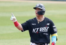 [포토] 안현민, 선제 1타점 2루타