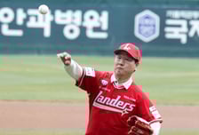 [한번에SSG]낮은 자세가 중요하지! '야구도시 인천' 시구나선 유정복 시장