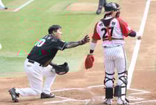 [포토] 김현수 '동원이 안 다쳤나'