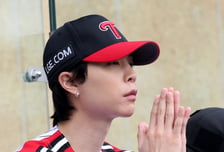 [포토] NCT 쟈니 '1회 3실점이라니...제발'