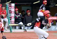 [포토]'만루 만드는 안타' 카스트로