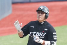 [포토] 허경민, 혀 빼꼼 흑의환향