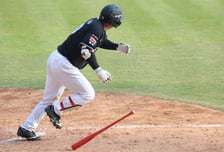 [포토] 김현수 '그래도 역전 아니더냐'