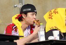 [포토] NCT 쟈니, 피자 먹으며 직관