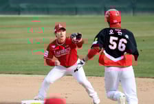 [포토]'8회초 병살로 주자도 지운다'