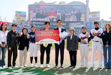 SSG 추신수 구단주 보좌역, 韓 여자야구까지 챙겼다! 빗썸과 함께 야구공 7500개+필수 장비 지원
