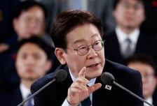 제주 간 李대통령 "주소만 옮겨 세금혜택만, 떠오르는 기업 있긴 한데…"